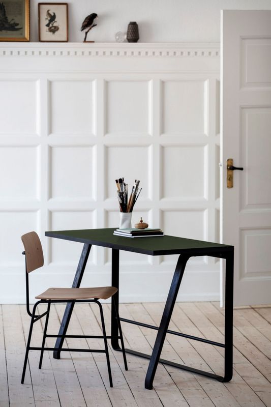 Bent Hansen Hemingway Skrivebord 120cm x 51cm Navyblue linneolium tprr sorte ben